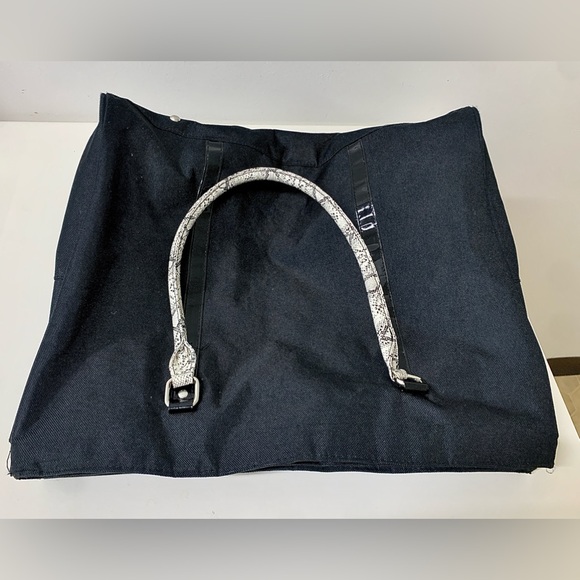 DSW Faux Snakeskin Handled 3 Compartment Zippered Weekend Overnight Tote Bag - Picture 15 of 16